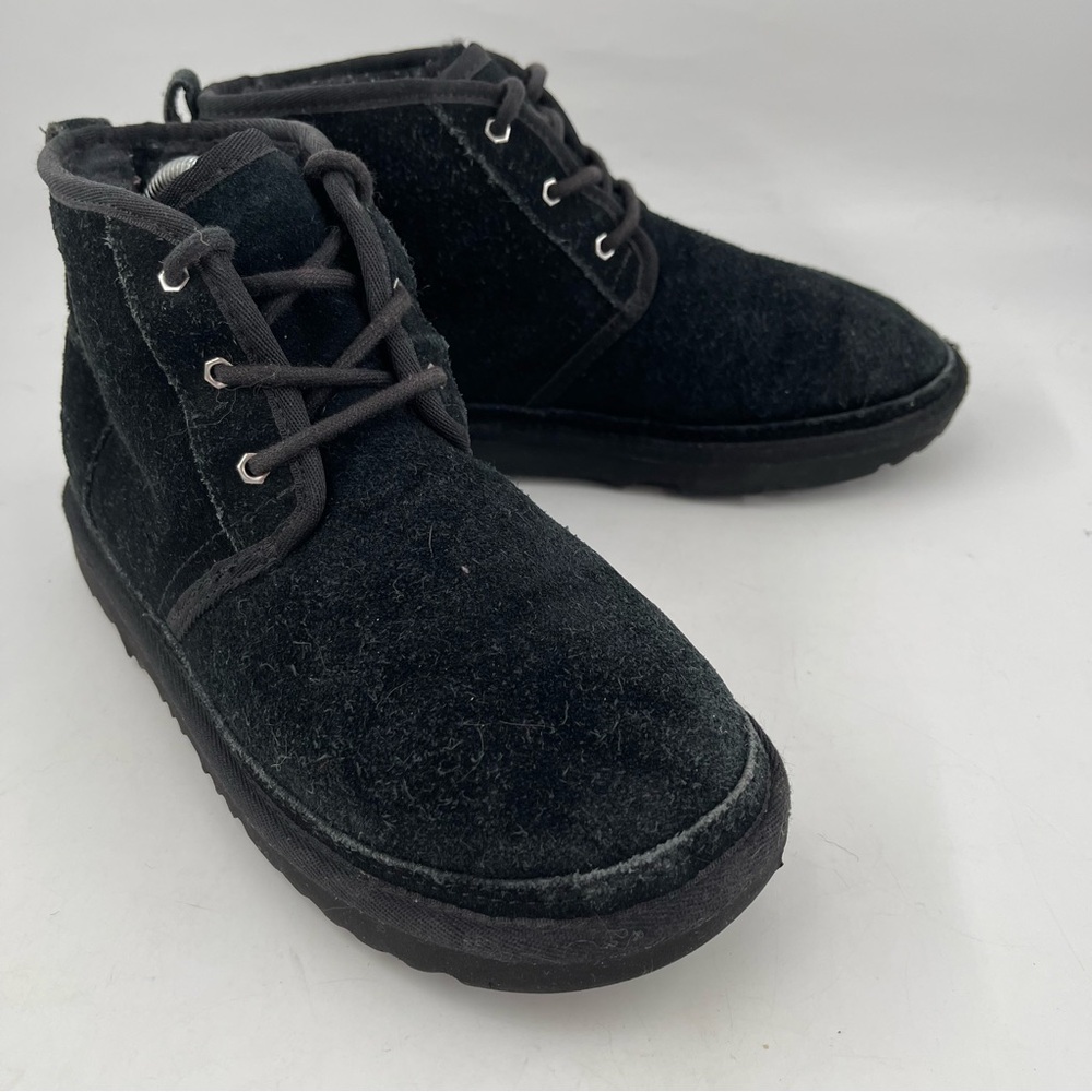 Ugg Unisex Kids Neumel II- SZ 6 -Black Suede‎ Lace-Up Sherpa Lined Chukka Boot - Picture 2 of 13